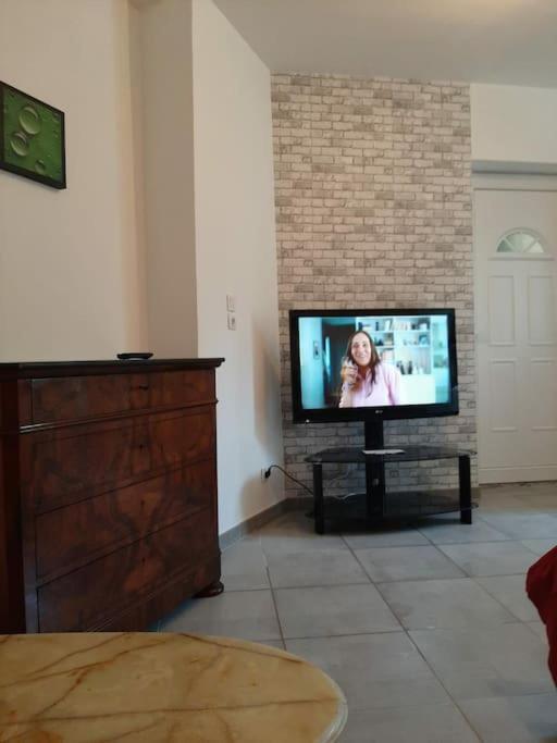 Confortable En Hyper Centre Parking Gratuit Dans La Rue Acces Avec Boite A Clee Apartment Castres  Bagian luar foto