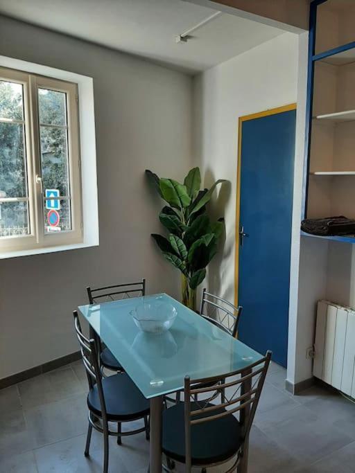 Confortable En Hyper Centre Parking Gratuit Dans La Rue Acces Avec Boite A Clee Apartment Castres  Bagian luar foto